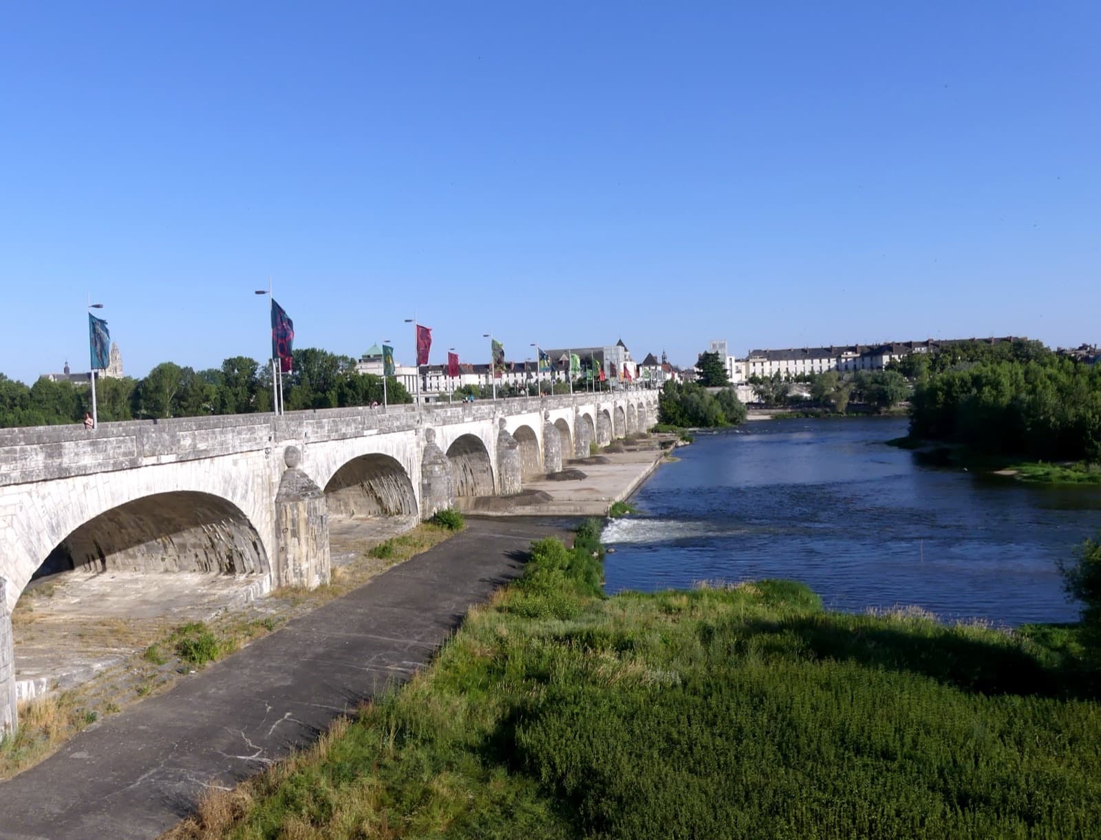 Investissement locatif à Tours : le guide complet 2026